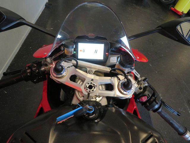 ducati - panigale-v4-s