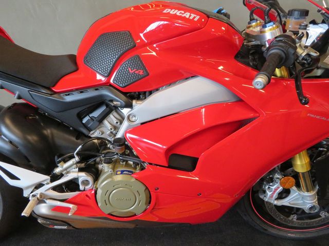 ducati - panigale-v4-s
