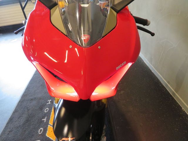 ducati - panigale-v4-s