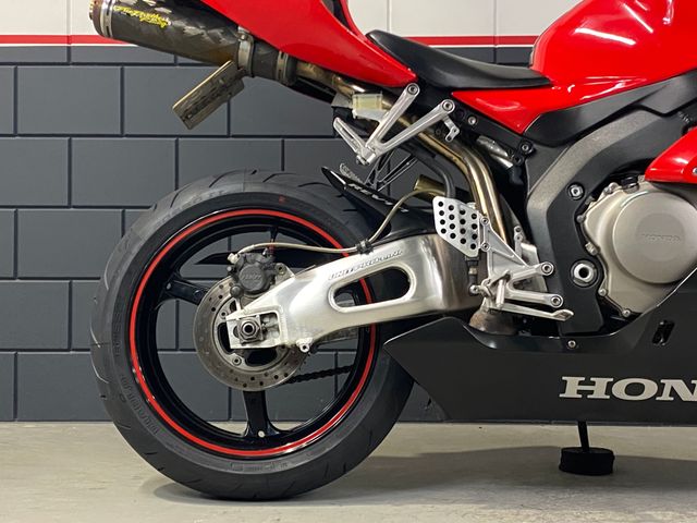 honda - cbr-1000-rr-fireblade