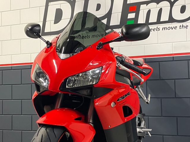 honda - cbr-1000-rr-fireblade