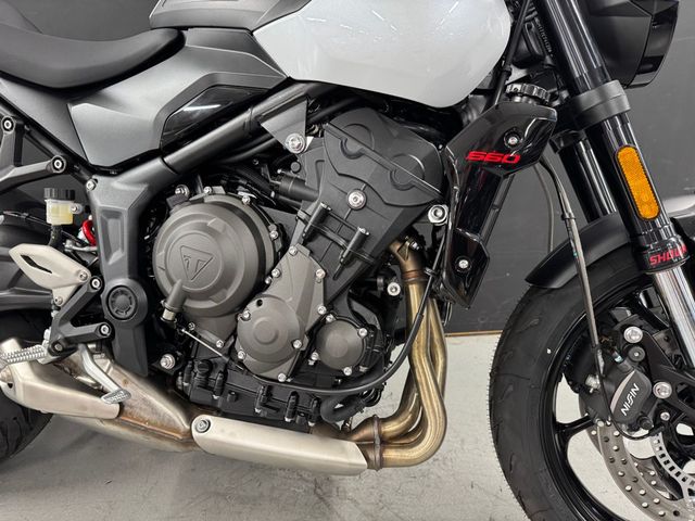 triumph - trident-660