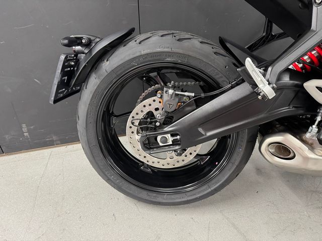 triumph - trident-660