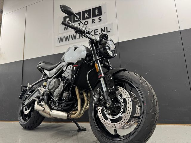 triumph - trident-660