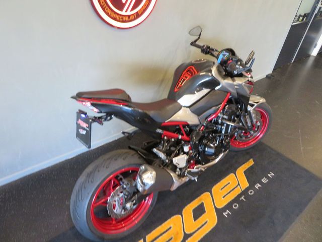 kawasaki - z900