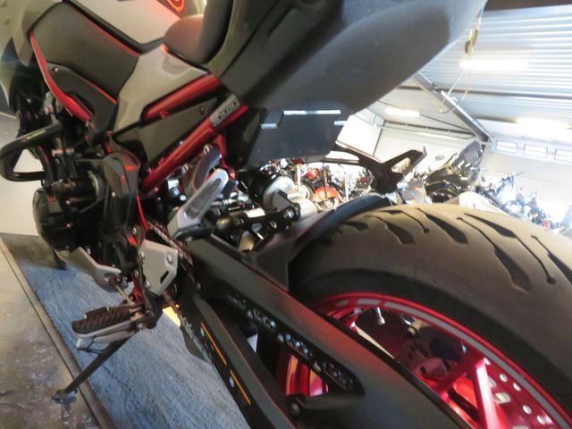 kawasaki - z900
