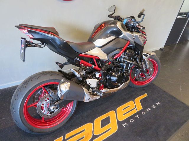 kawasaki - z900