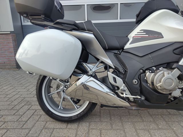 honda - vfr-1200-f-dct