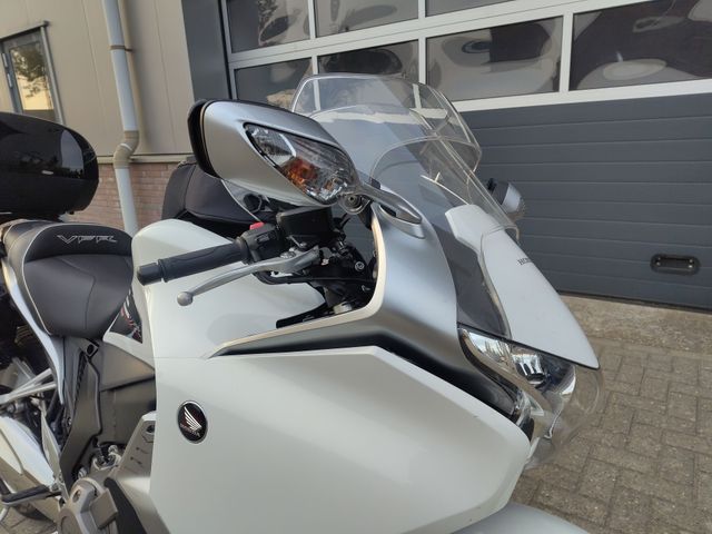 honda - vfr-1200-f-dct