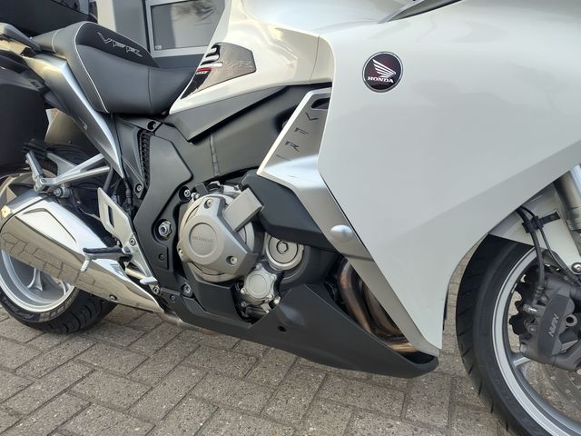 honda - vfr-1200-f-dct