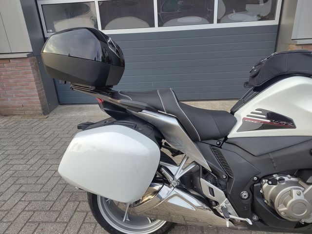 honda - vfr-1200-f-dct