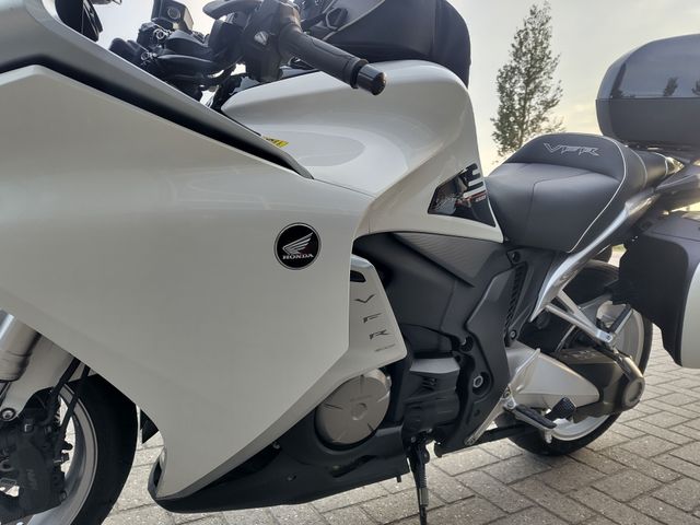 honda - vfr-1200-f-dct