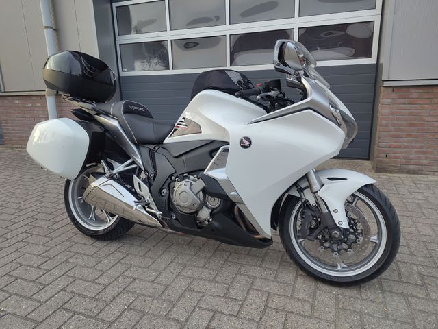 honda - vfr-1200-f-dct