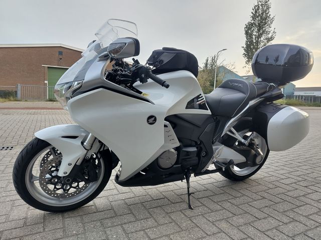 honda - vfr-1200-f-dct