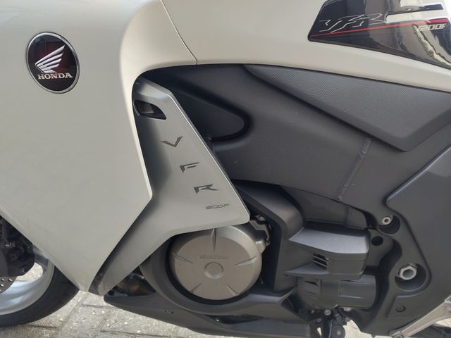 honda - vfr-1200-f-dct