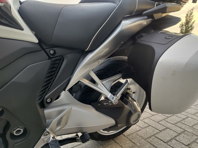 honda - vfr-1200-f-dct
