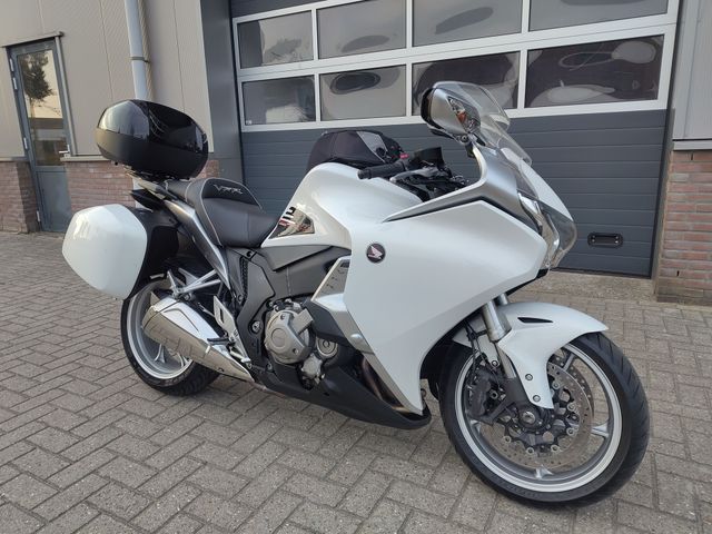 honda - vfr-1200-f-dct