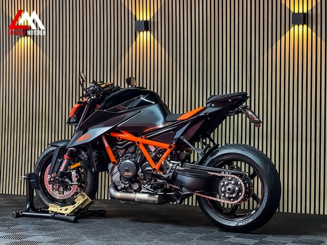 ktm - 1290-super-duke-r