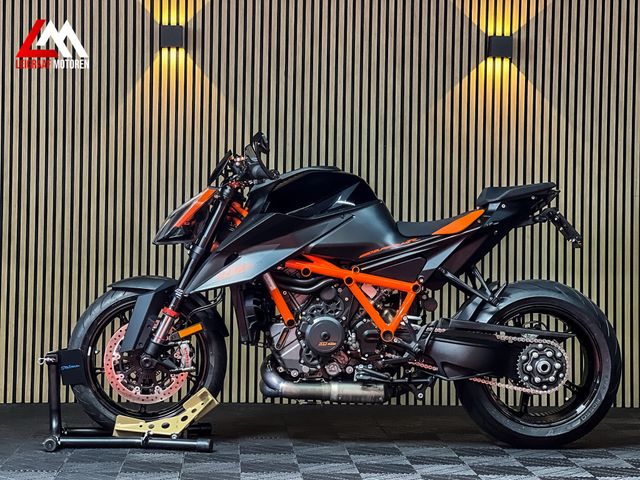 ktm - 1290-super-duke-r