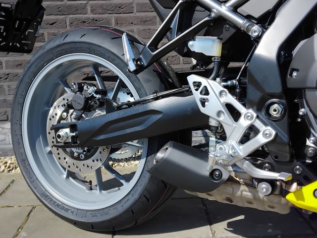 suzuki - gsx-8r