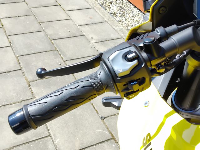 suzuki - gsx-8r