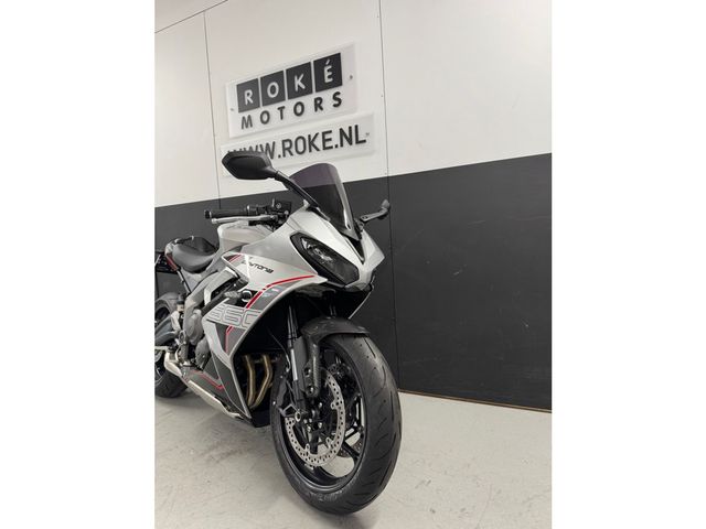 triumph - daytona-660