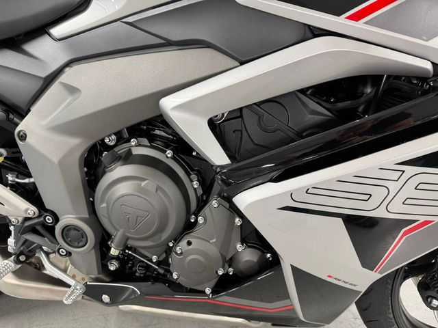 triumph - daytona-660