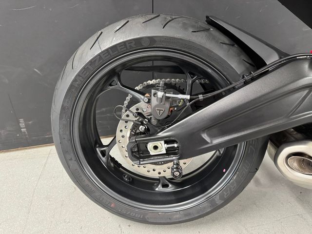 triumph - daytona-660