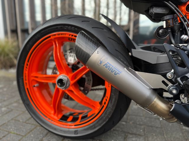 ktm - 1290-super-duke-r