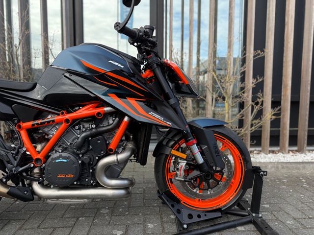 ktm - 1290-super-duke-r