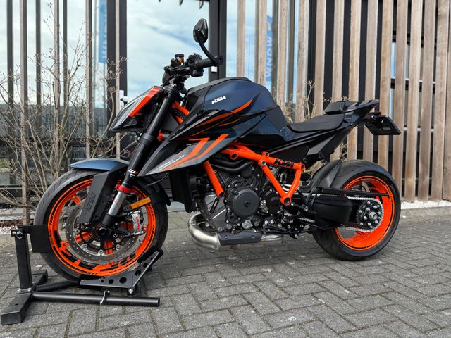 ktm - 1290-super-duke-r