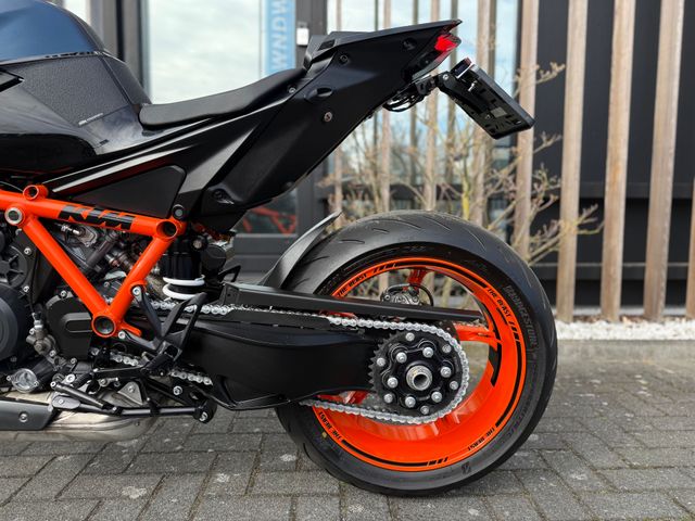 ktm - 1290-super-duke-r