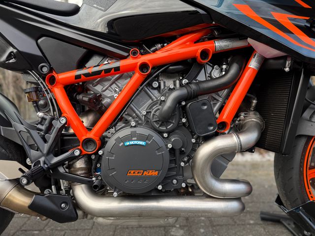 ktm - 1290-super-duke-r