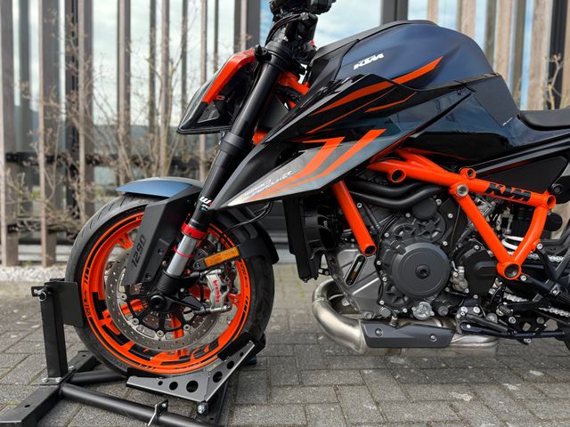 ktm - 1290-super-duke-r