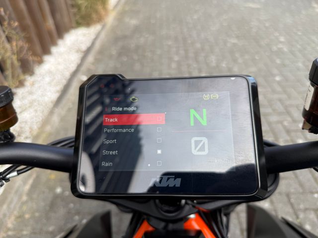 ktm - 1290-super-duke-r