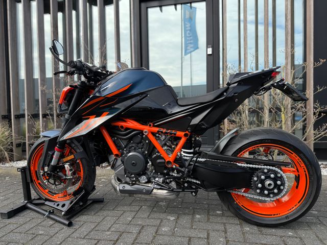 ktm - 1290-super-duke-r