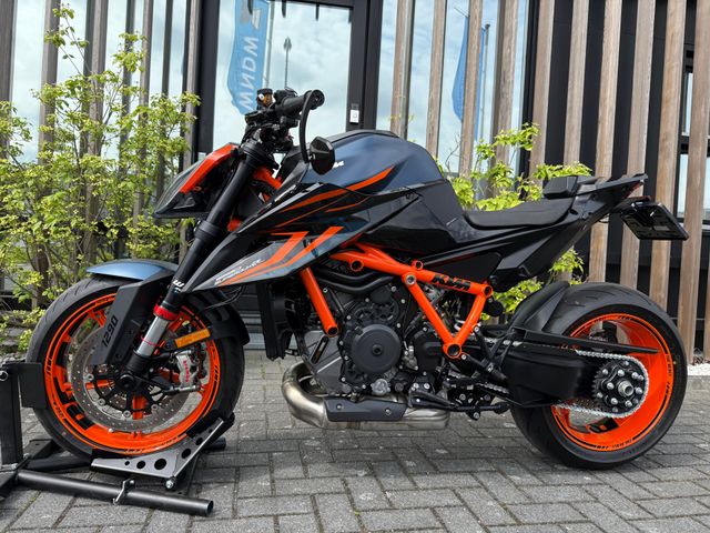 ktm - 1290-super-duke-r