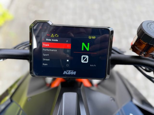 ktm - 1290-super-duke-r