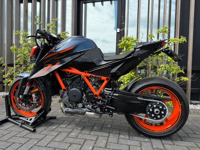ktm - 1290-super-duke-r