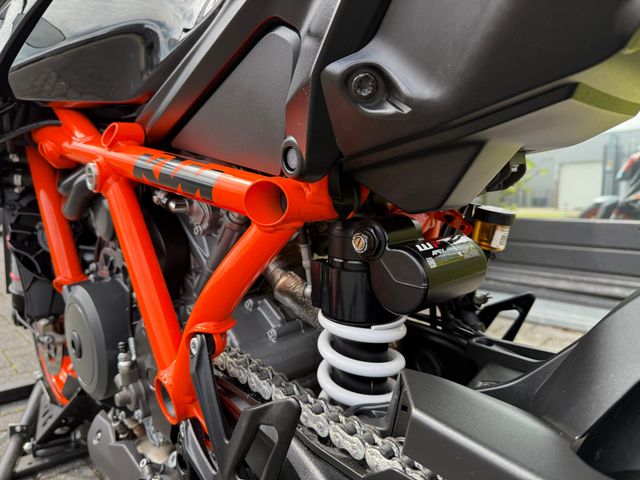 ktm - 1290-super-duke-r