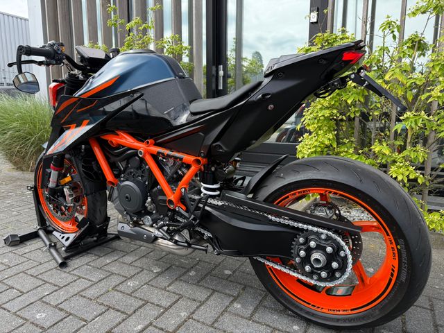 ktm - 1290-super-duke-r