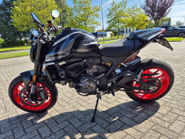 ducati - monster--