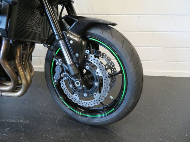 kawasaki - z900