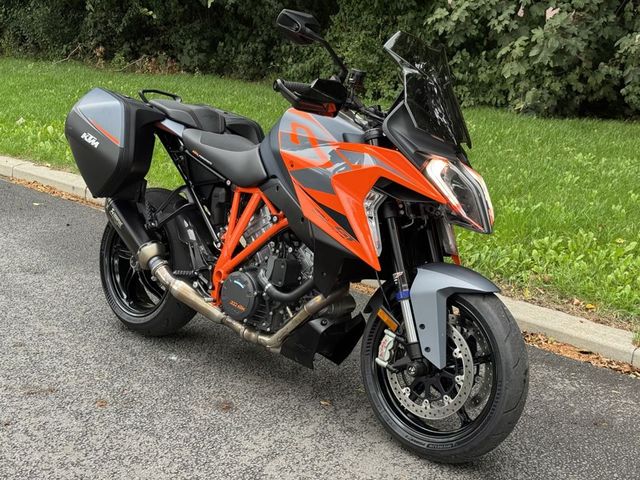 ktm - 1290-super-duke-gt