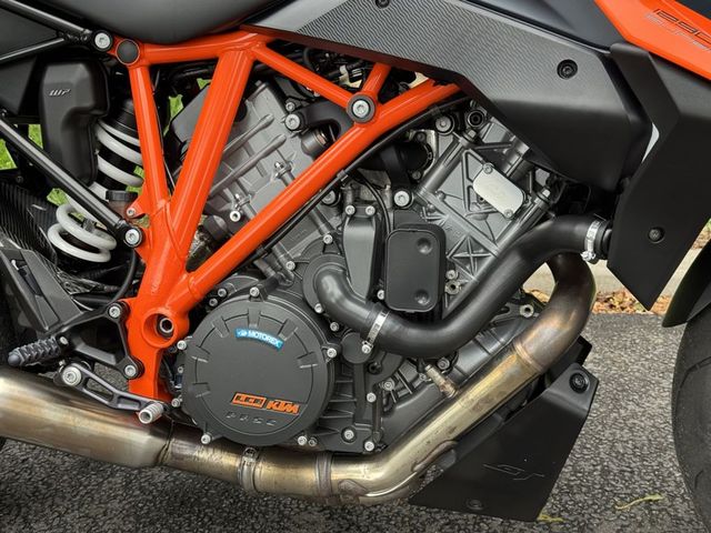 ktm - 1290-super-duke-gt