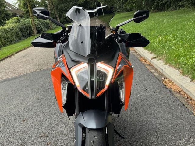 ktm - 1290-super-duke-gt