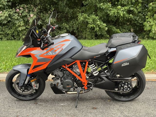 ktm - 1290-super-duke-gt
