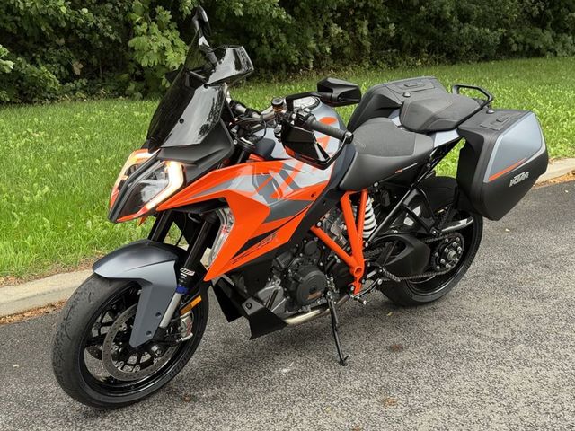 ktm - 1290-super-duke-gt