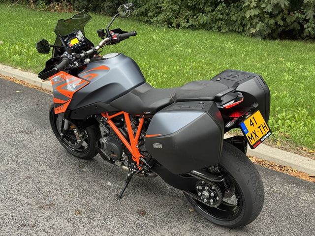 ktm - 1290-super-duke-gt