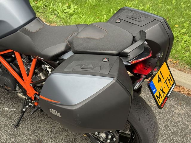 ktm - 1290-super-duke-gt
